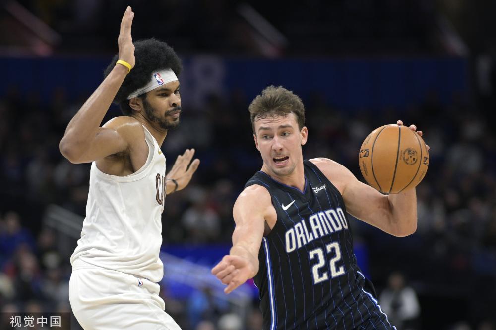 队更是如临 队更是如临